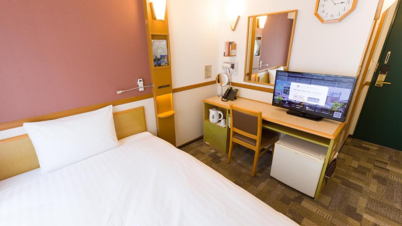 Toyoko Inn Shin-Yokohama Ekimae Honkan Екстер'єр фото