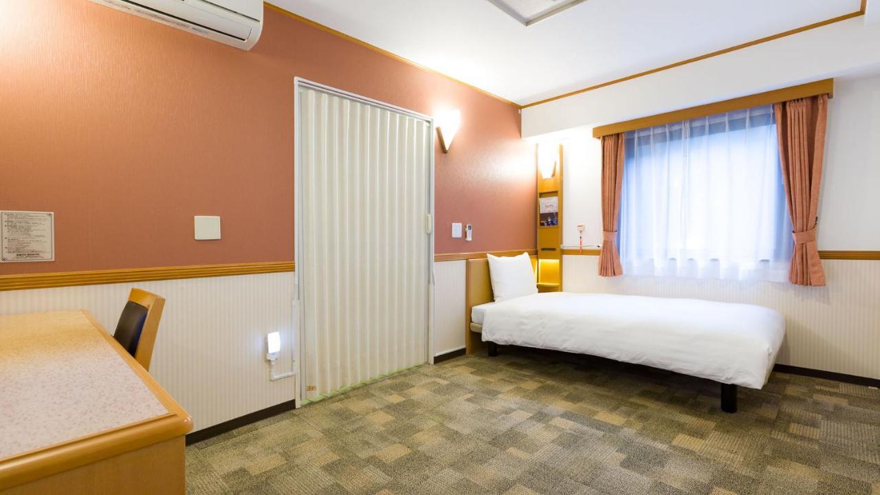 Toyoko Inn Shin-Yokohama Ekimae Honkan Екстер'єр фото