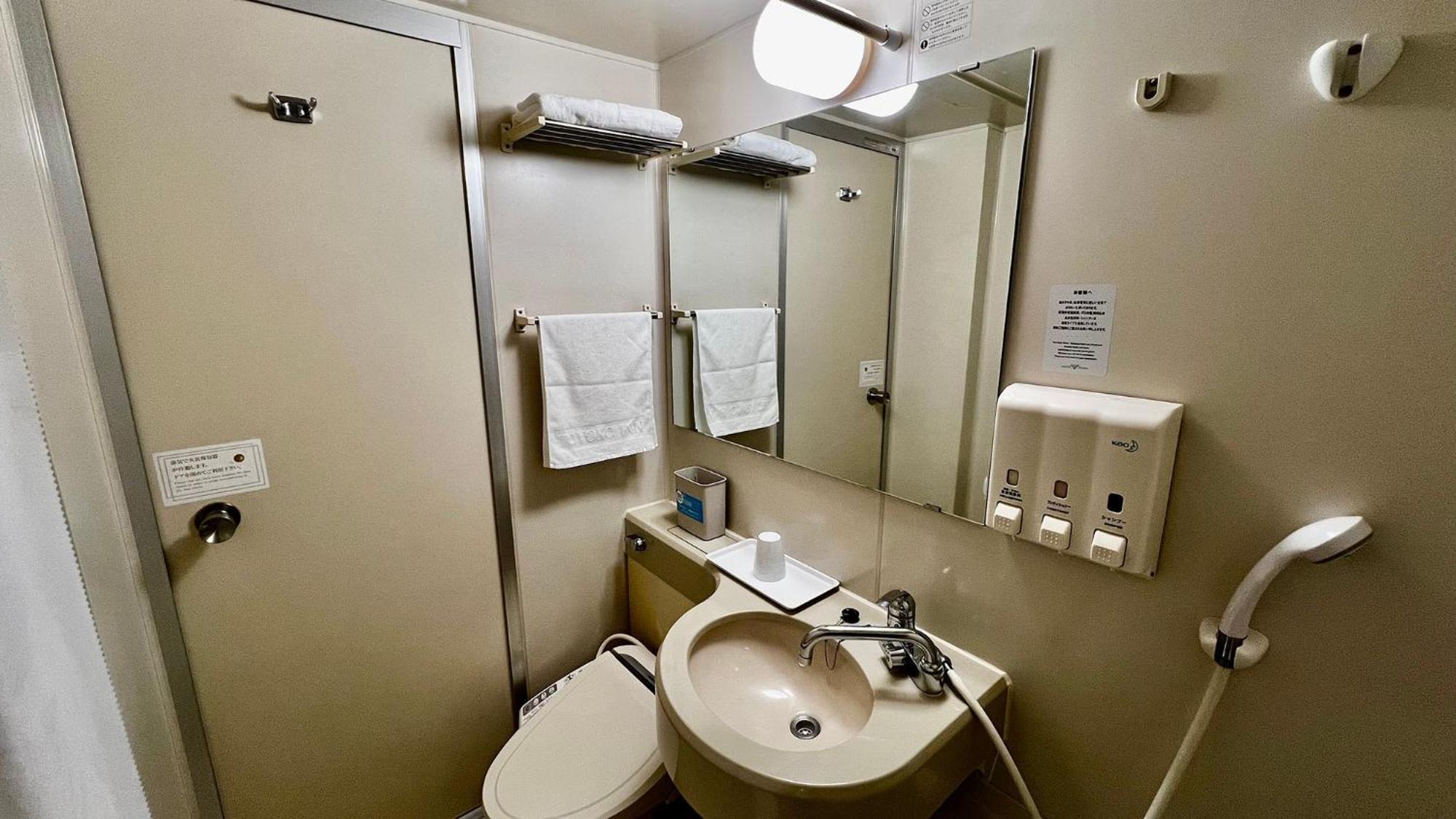 Toyoko Inn Shin-Yokohama Ekimae Honkan Екстер'єр фото